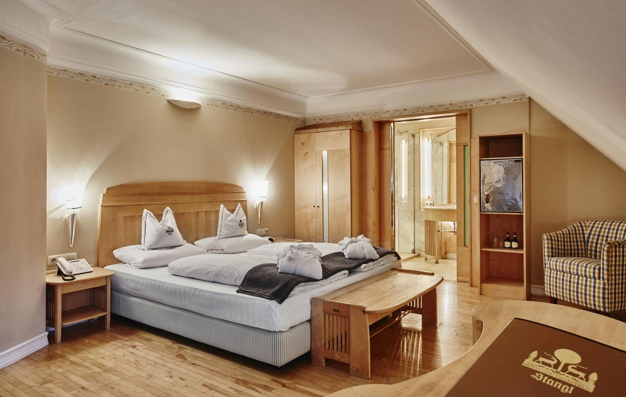 Hotel Gutsgasthof Stangl Vaterstetten Bagian luar foto
