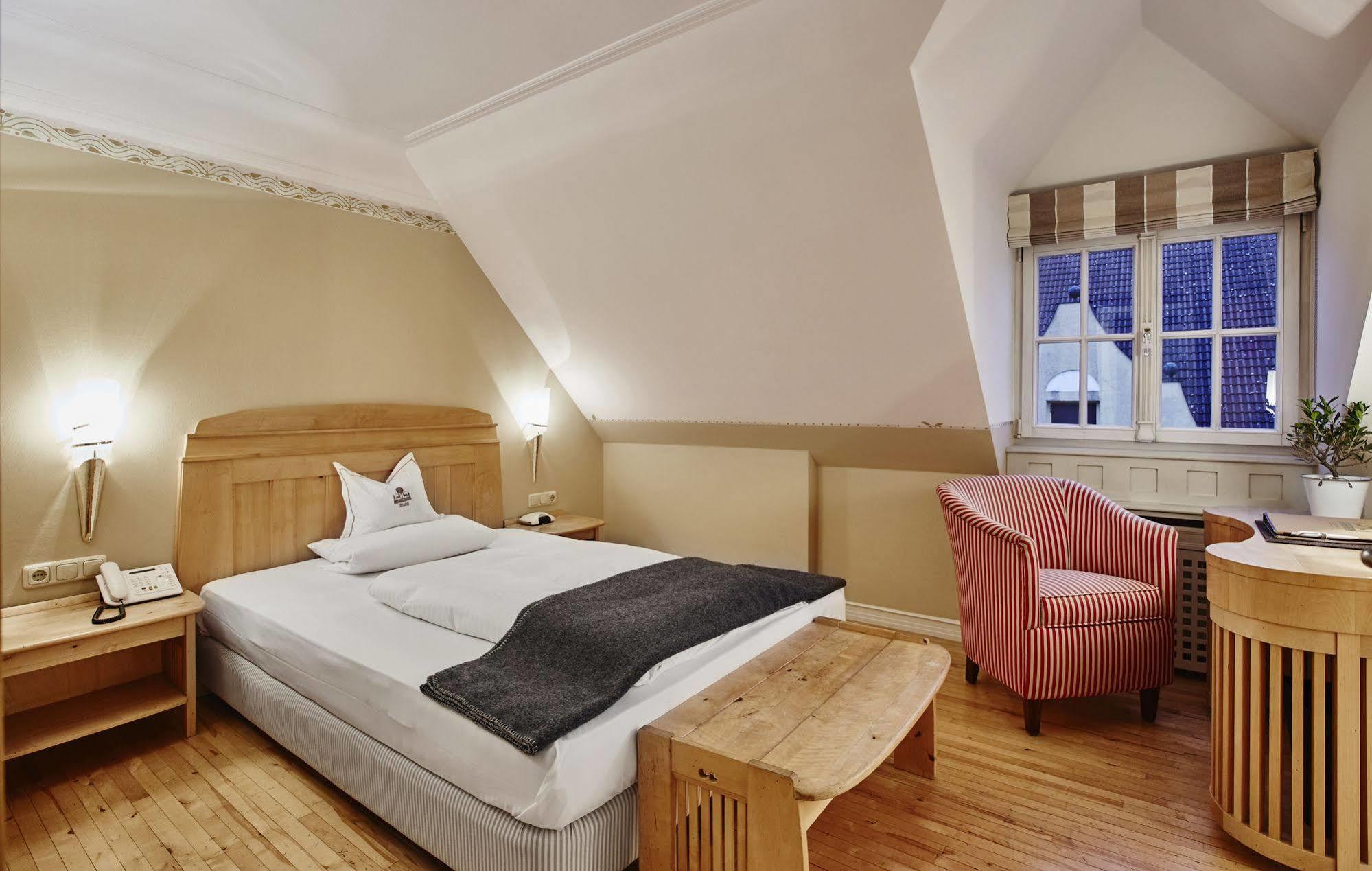 Hotel Gutsgasthof Stangl Vaterstetten Bagian luar foto